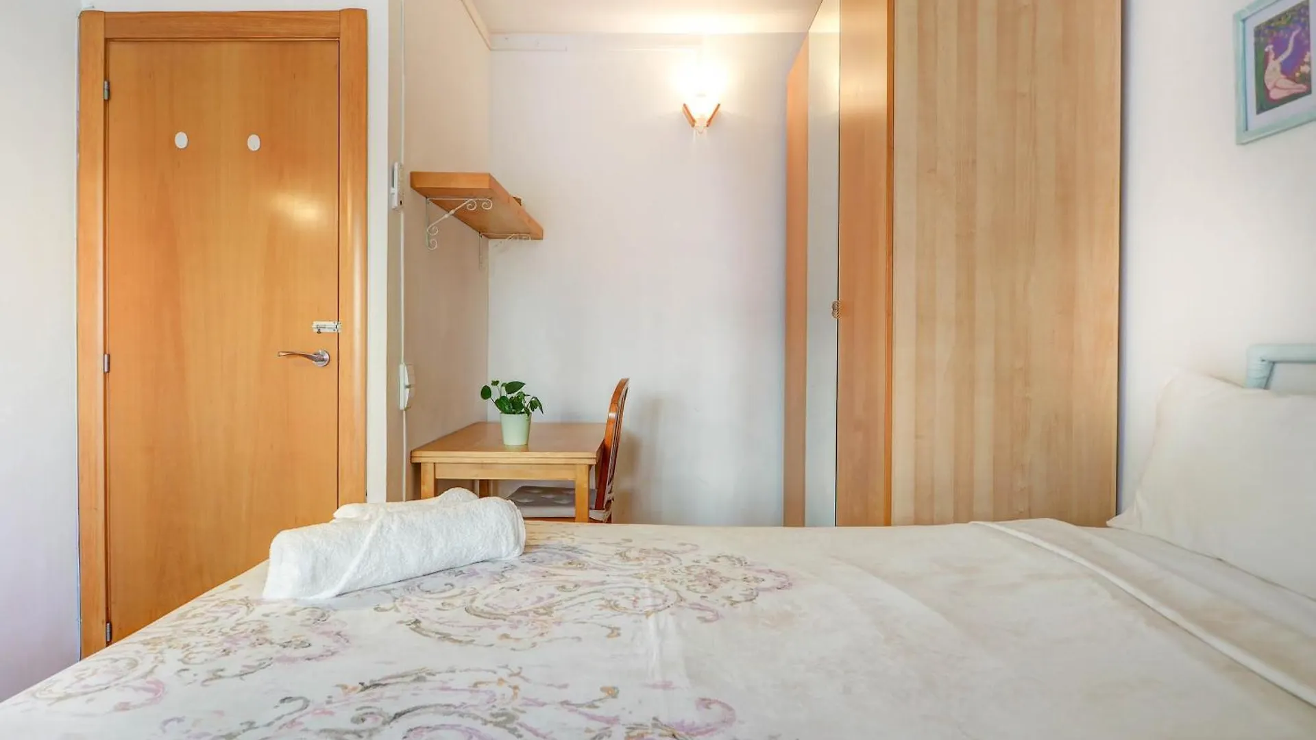 Le Blanc Apartment By Hello Homes 시체스