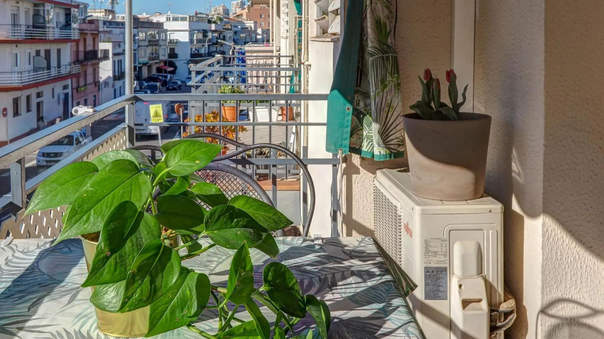 Le Blanc Apartment By Hello Homes 시체스